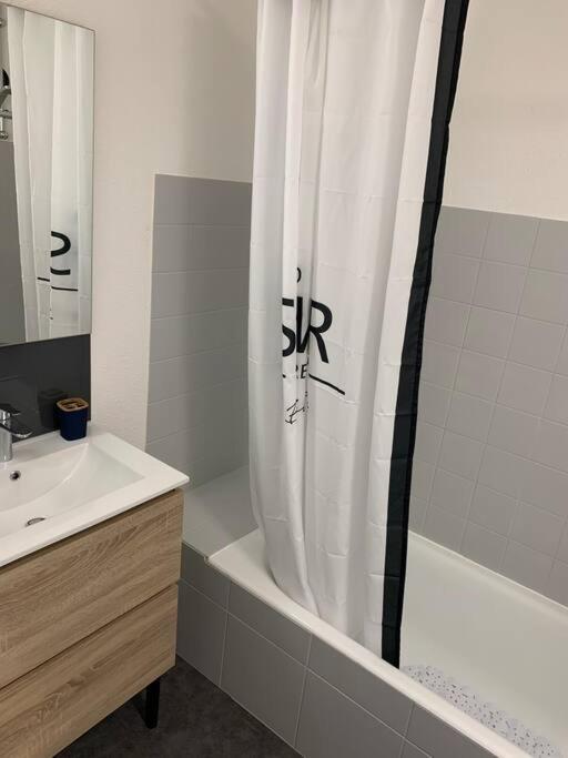 Studio Entierement Renove Avec Parking Gratuit سان نازير المظهر الخارجي الصورة